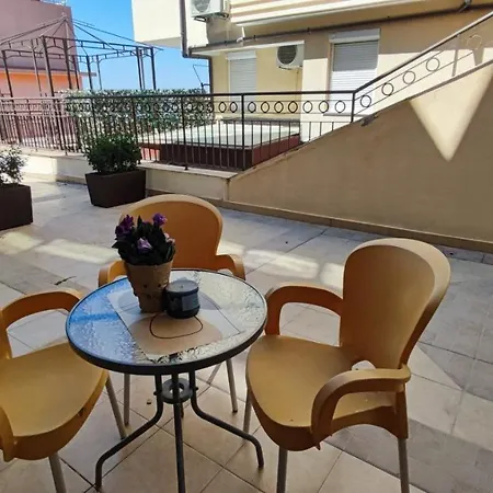Apartment At 5 Minutes From The Yacht Port With A Sea View Apartment *